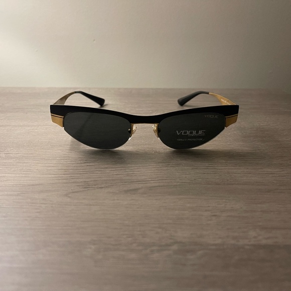 New Vogue Sunglasses main image 4